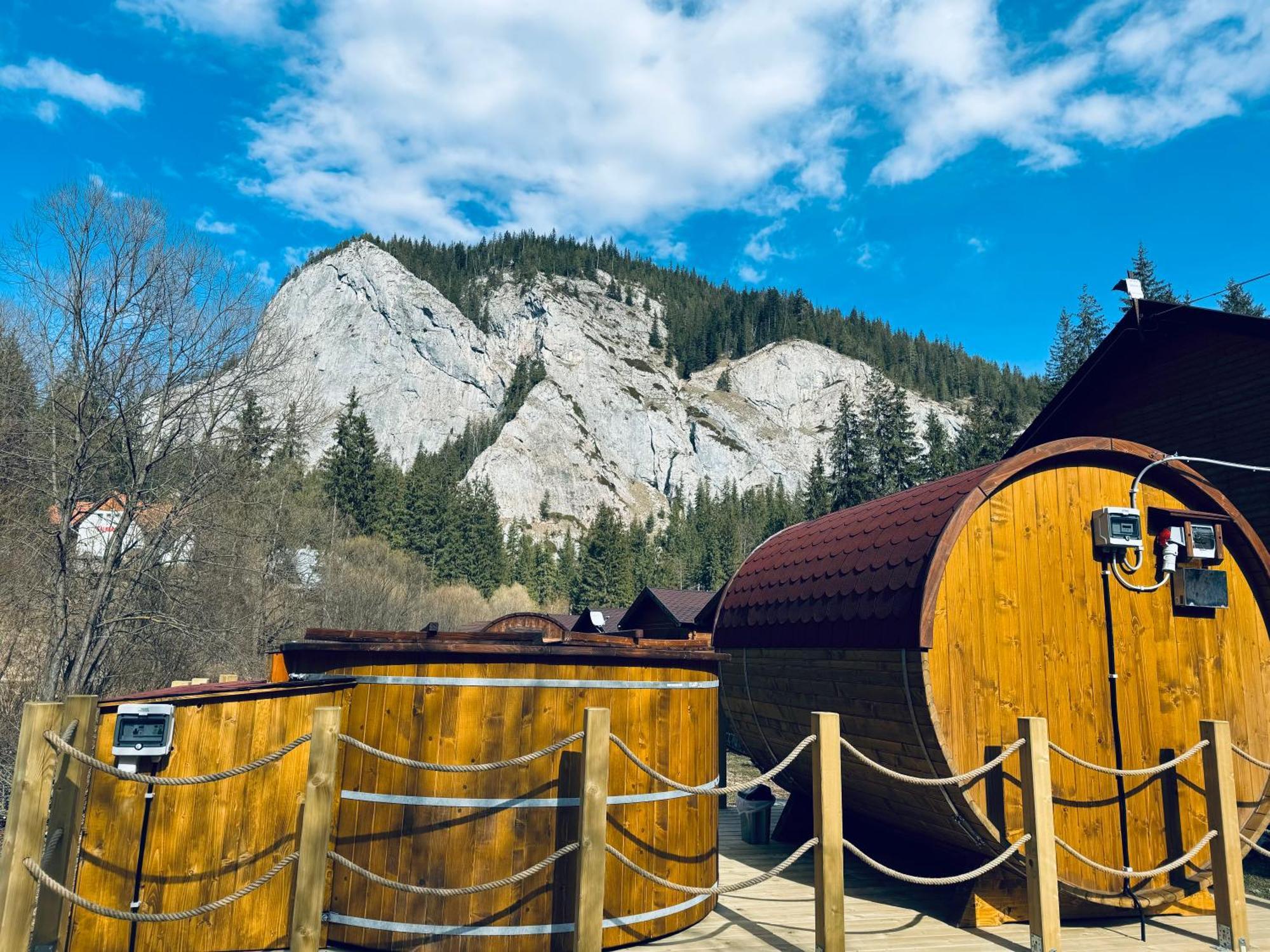 Casutele Suhardul Mic Villa Лаку Рошу Екстериор снимка